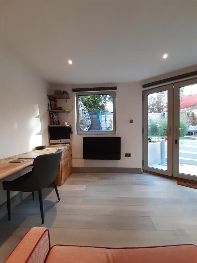 Independent Garden Study Apartment London Exterior photo